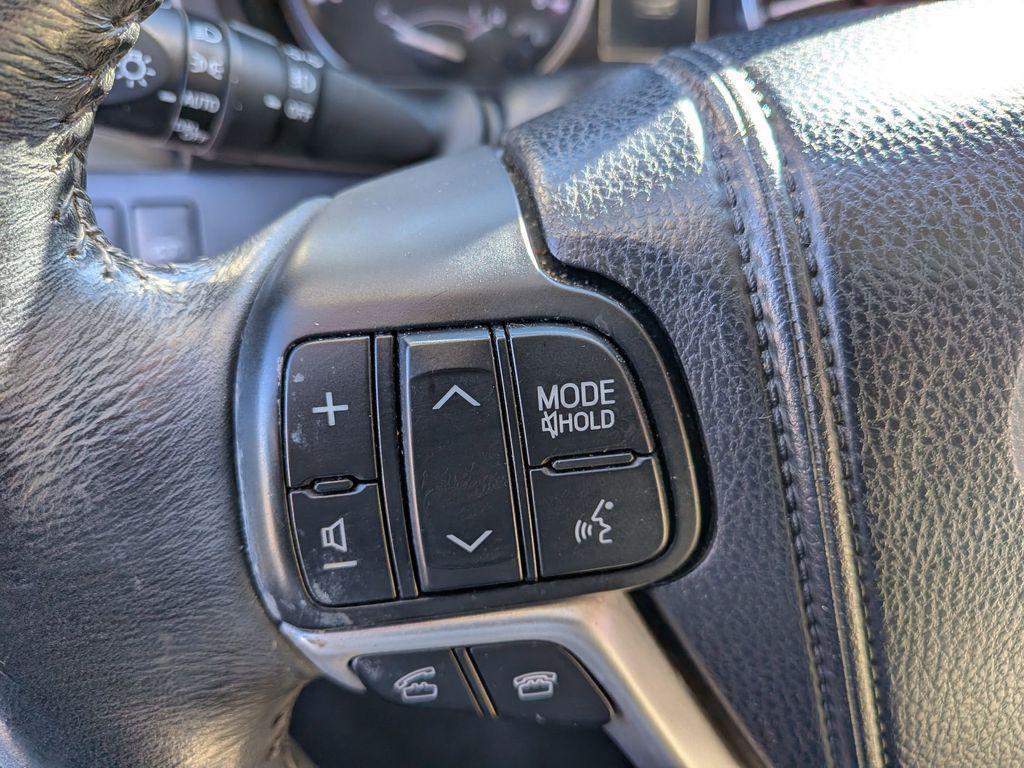 used 2015 Toyota Highlander car, priced at $15,495