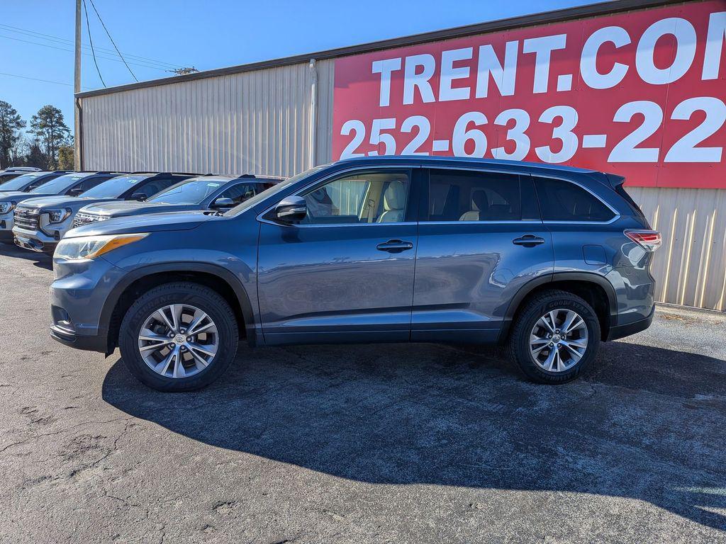 used 2015 Toyota Highlander car, priced at $15,495