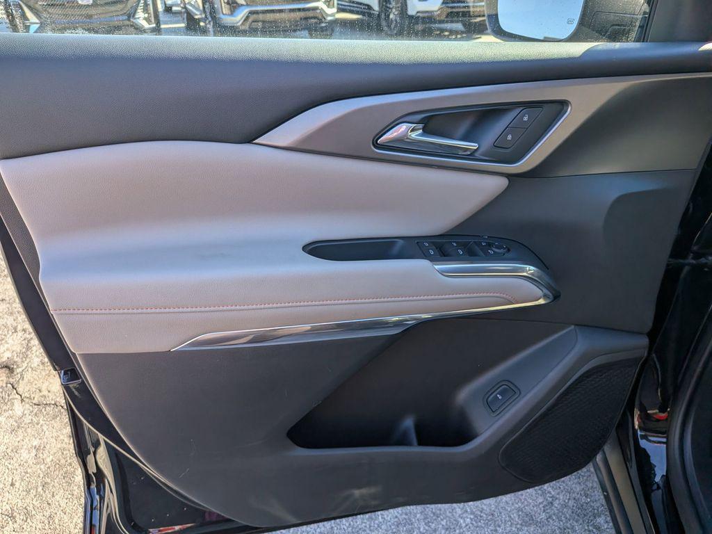 used 2025 Chevrolet Traverse car, priced at $35,500