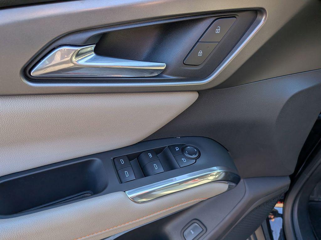 used 2025 Chevrolet Traverse car, priced at $35,500