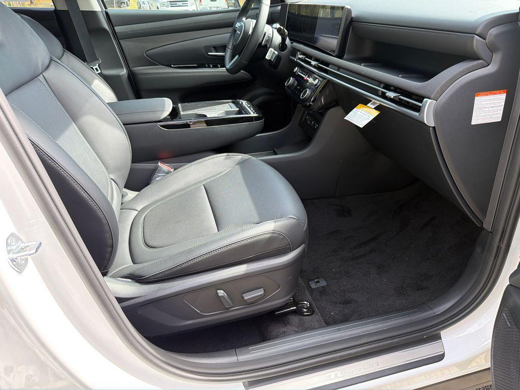 new 2026 Hyundai TUCSON Hybrid car, priced at $41,070