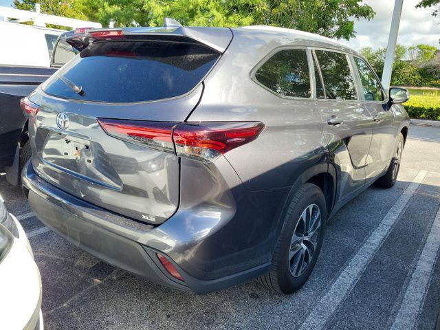 used 2025 Toyota Highlander car, priced at $40,999