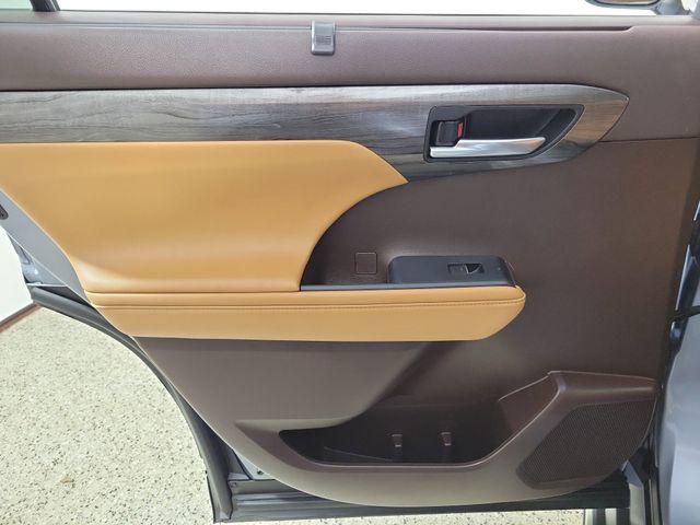 used 2022 Toyota Highlander car, priced at $39,899