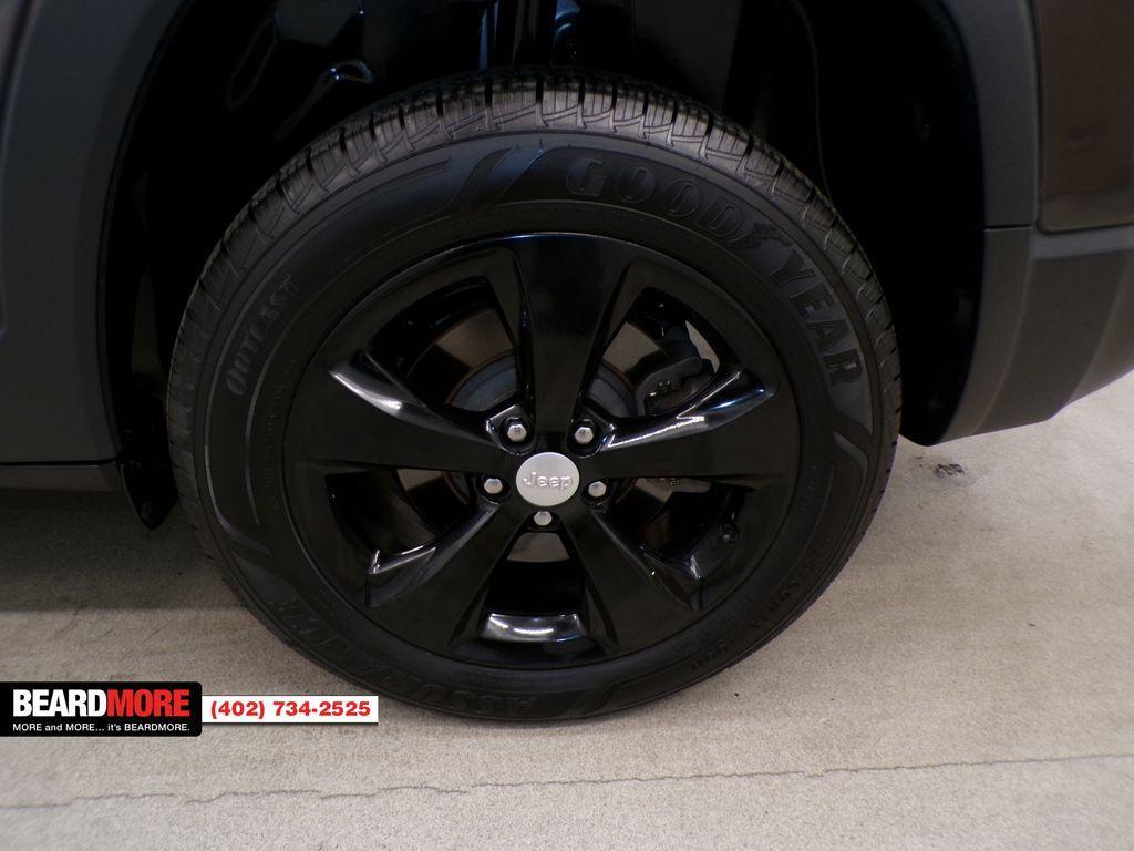 used 2020 Jeep Cherokee car, priced at $20,287