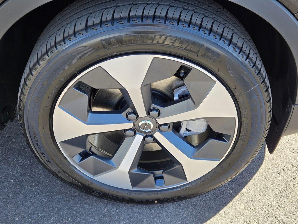 new 2025 Volvo XC40 car, priced at $46,035