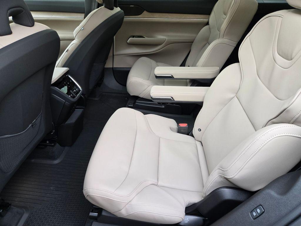 new 2025 Volvo EX90 car, priced at $88,920