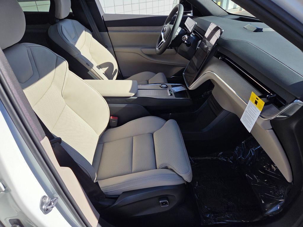 new 2025 Volvo EX90 car, priced at $78,910