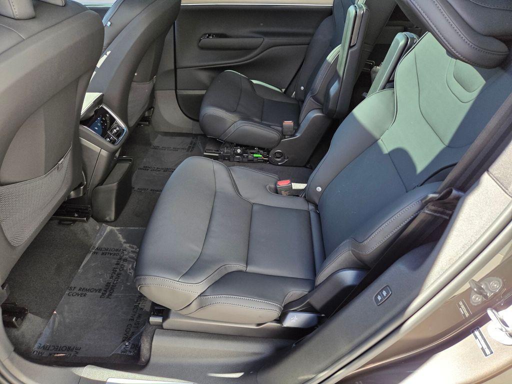 new 2025 Volvo EX90 car, priced at $77,335