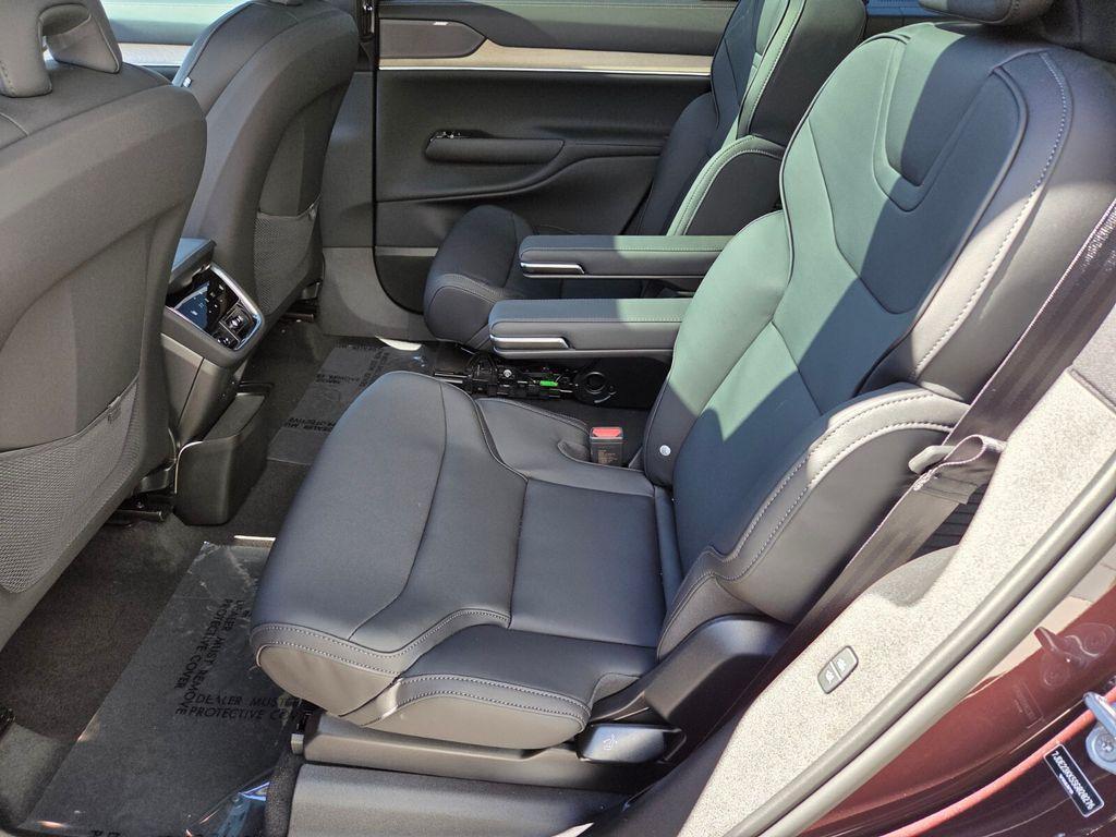 new 2025 Volvo EX90 car, priced at $81,440