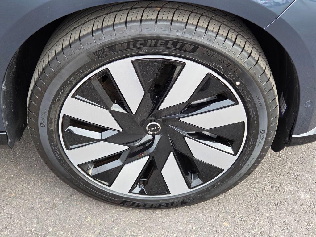 new 2025 Volvo EX90 car, priced at $79,685