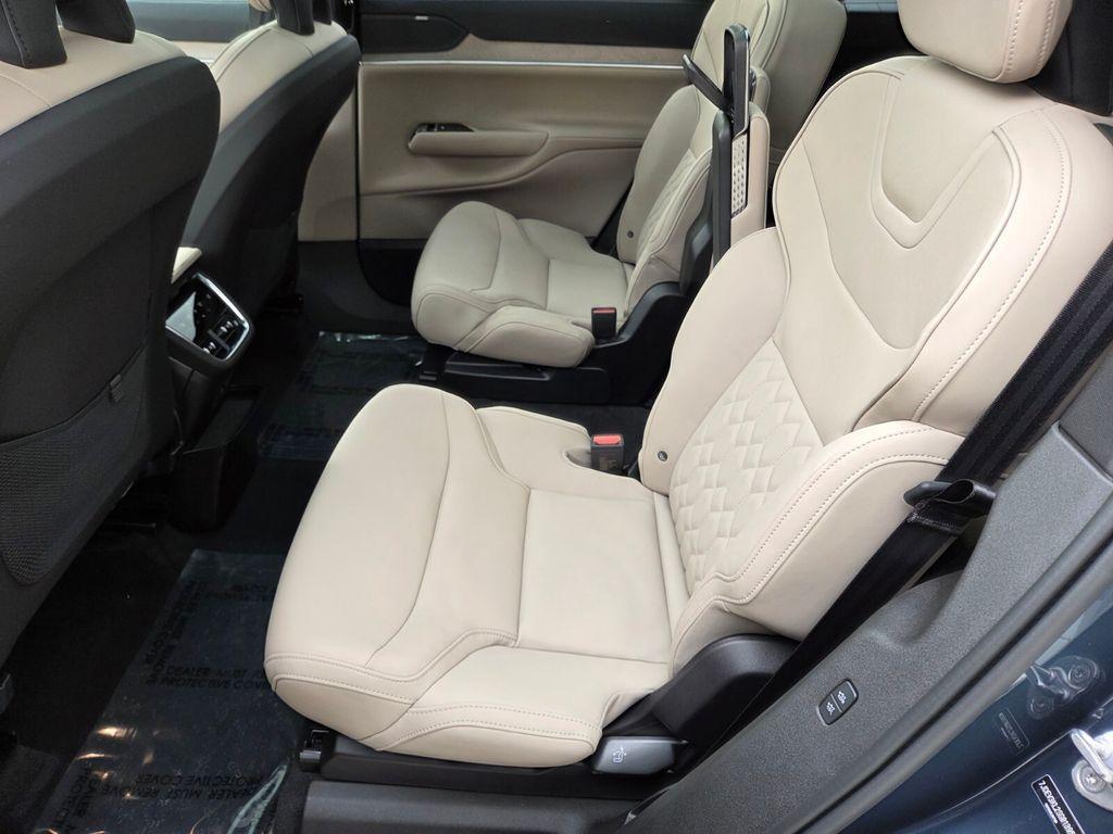 new 2025 Volvo EX90 car, priced at $79,685