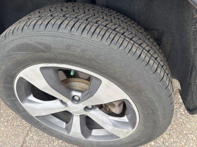 used 2019 Jeep Cherokee car, priced at $17,399