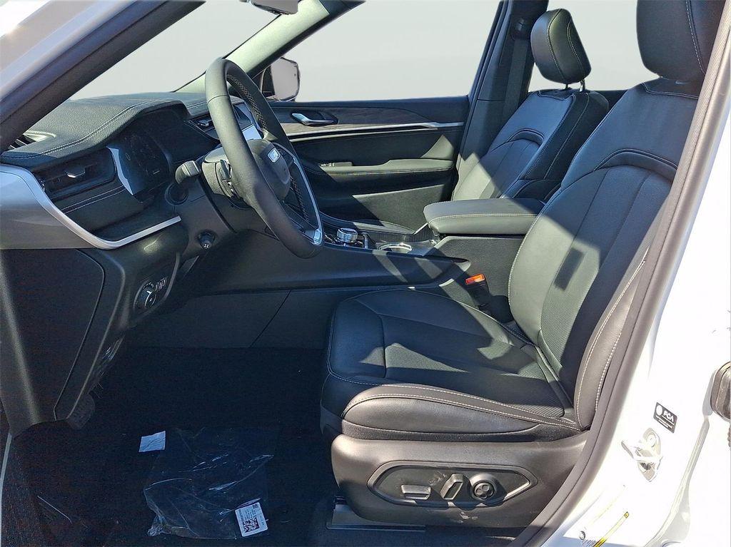 new 2026 Jeep Grand Cherokee car, priced at $51,405