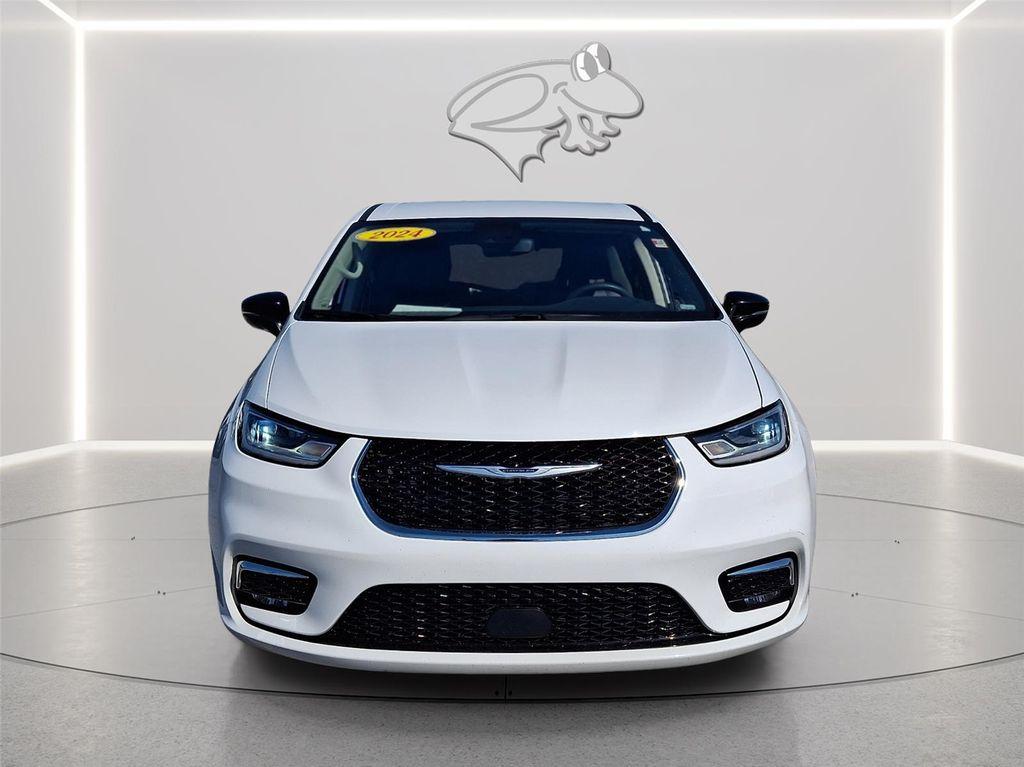 used 2024 Chrysler Pacifica Hybrid car, priced at $29,000