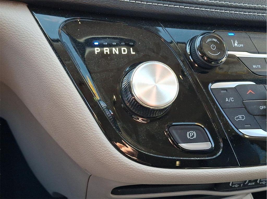 used 2024 Chrysler Pacifica Hybrid car, priced at $29,000