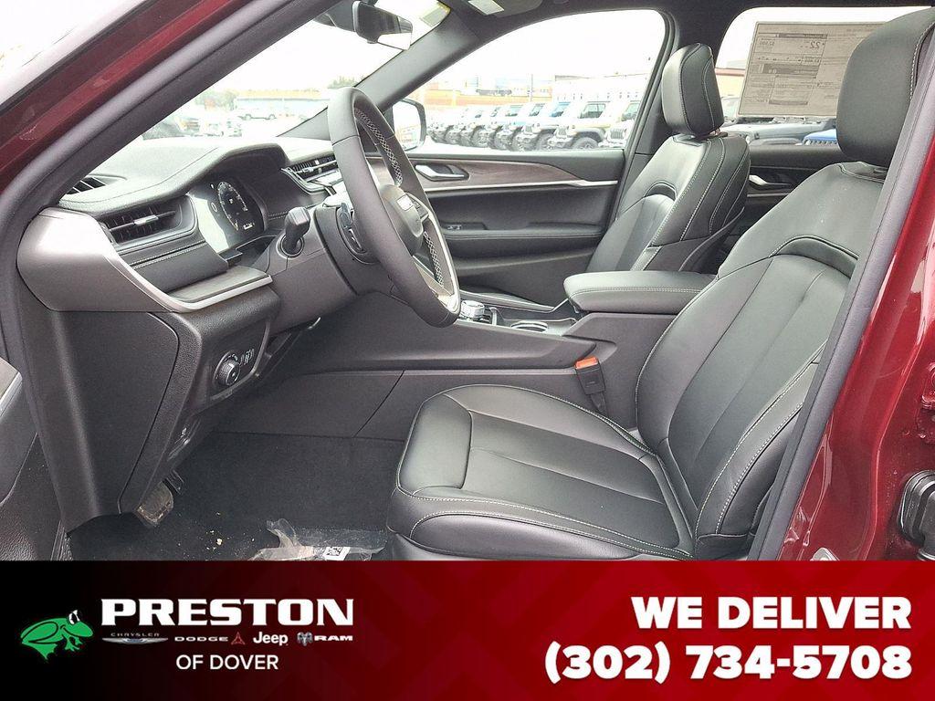 new 2025 Jeep Grand Cherokee car, priced at $48,415