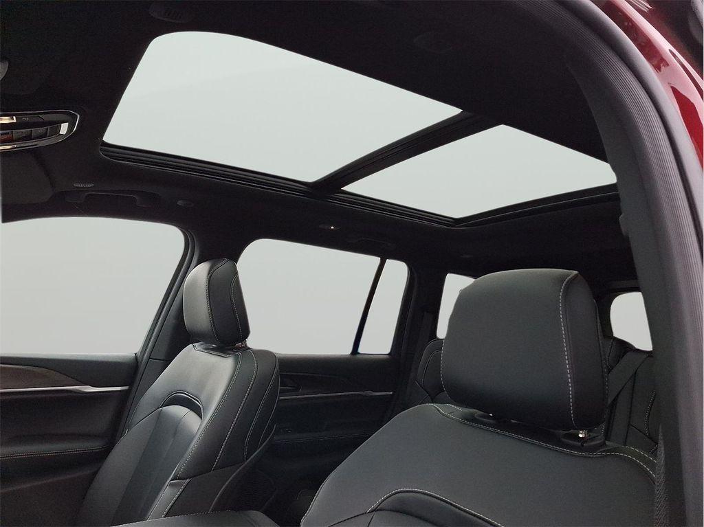 new 2025 Jeep Grand Cherokee car, priced at $46,015