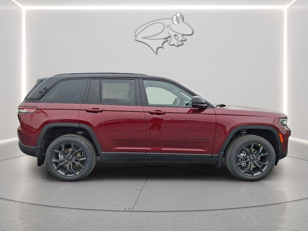 new 2025 Jeep Grand Cherokee car, priced at $46,015