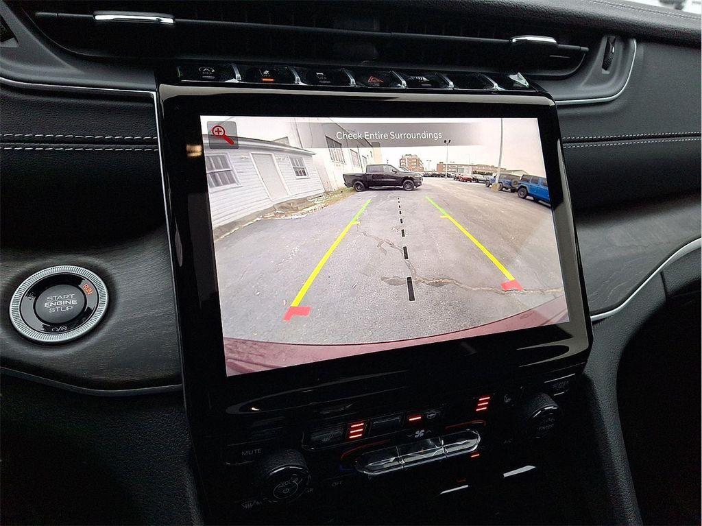 new 2025 Jeep Grand Cherokee car, priced at $46,015