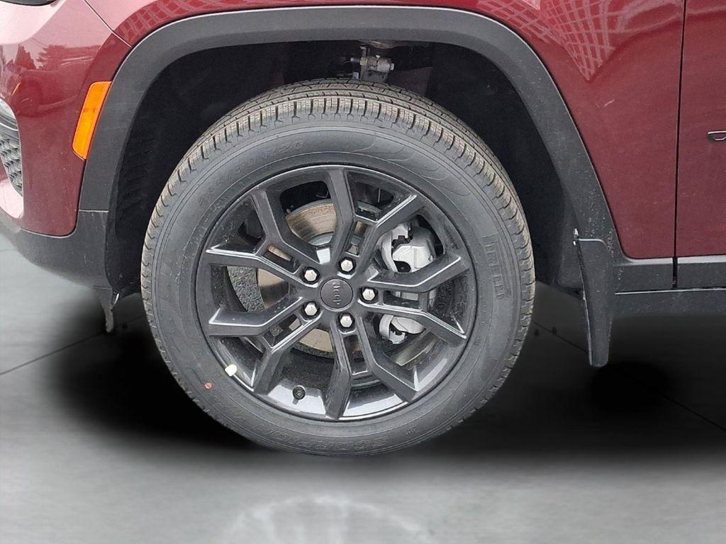 new 2025 Jeep Grand Cherokee car, priced at $46,015