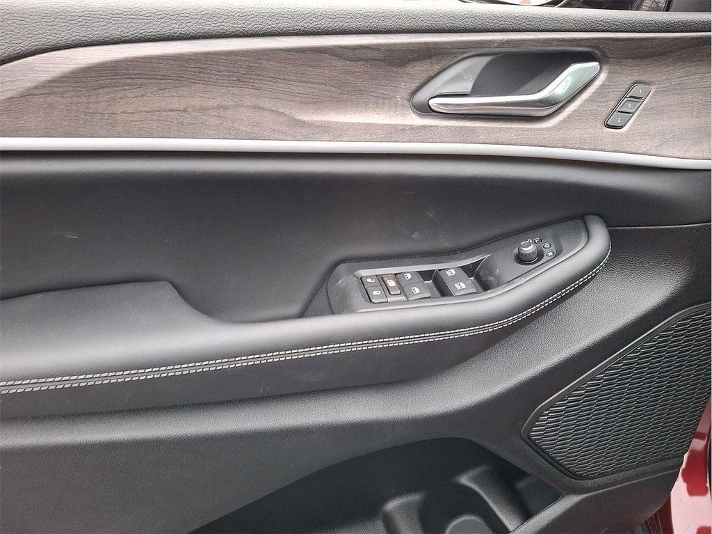 new 2025 Jeep Grand Cherokee car, priced at $46,015