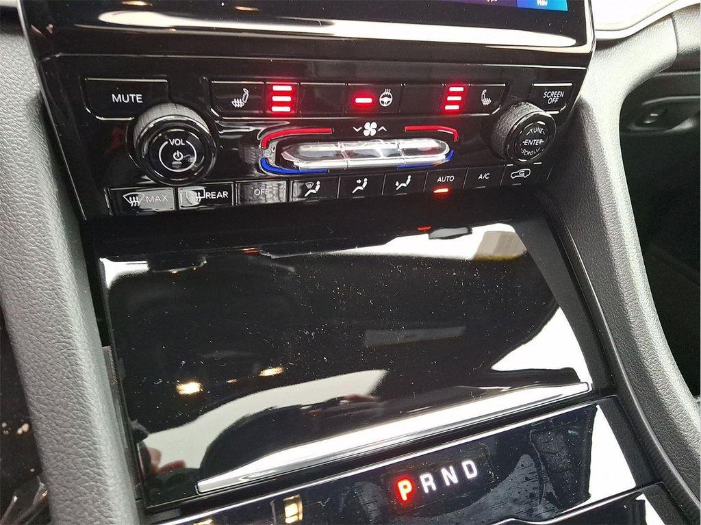 new 2025 Jeep Grand Cherokee car, priced at $46,015