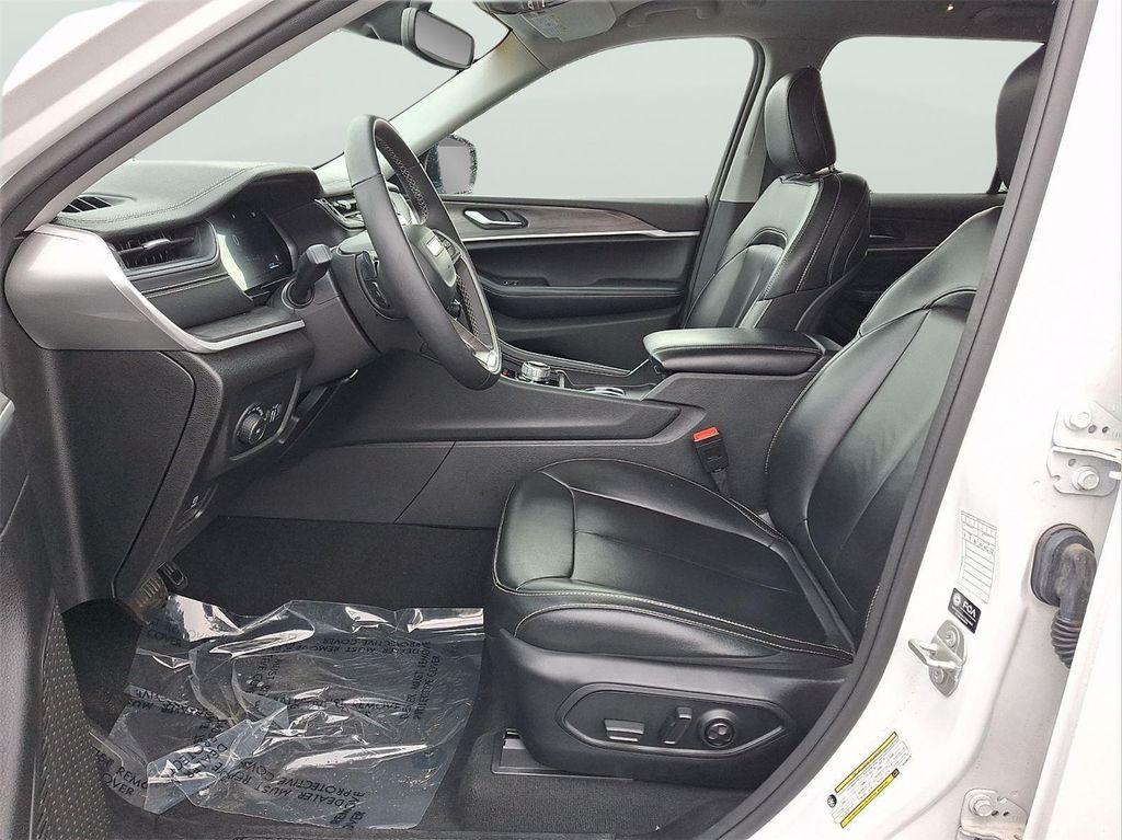 used 2024 Jeep Grand Cherokee car, priced at $28,000