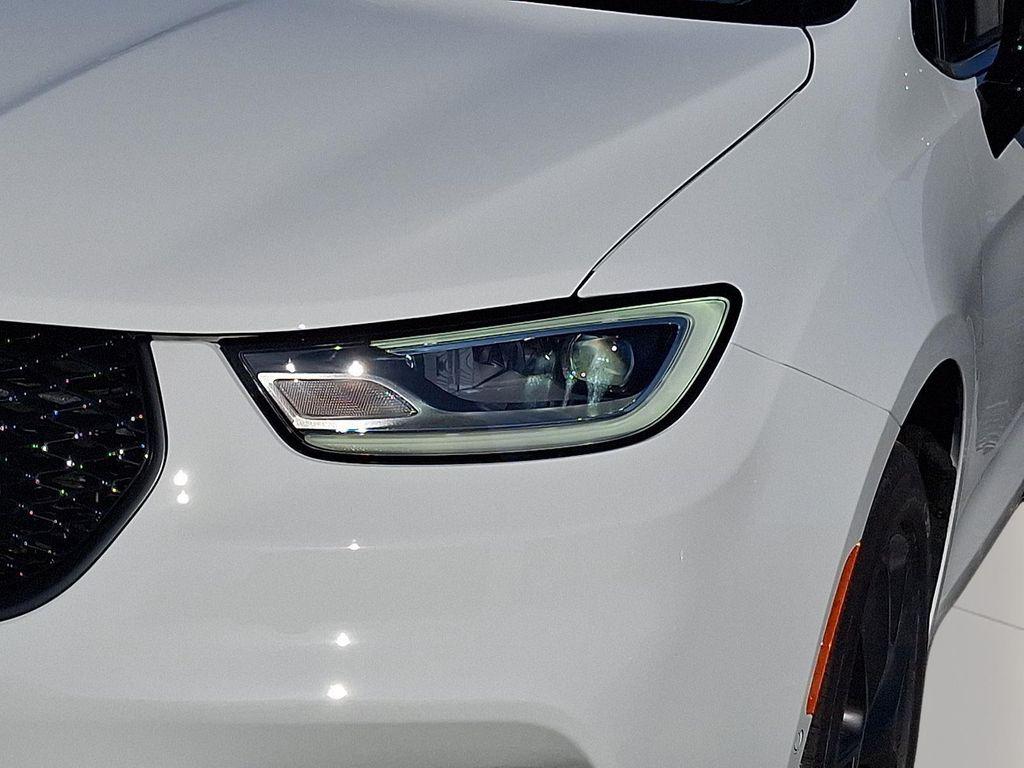 new 2026 Chrysler Pacifica car, priced at $51,034