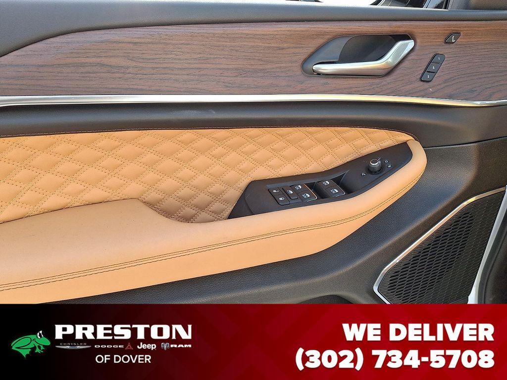 new 2025 Jeep Grand Cherokee car, priced at $54,735