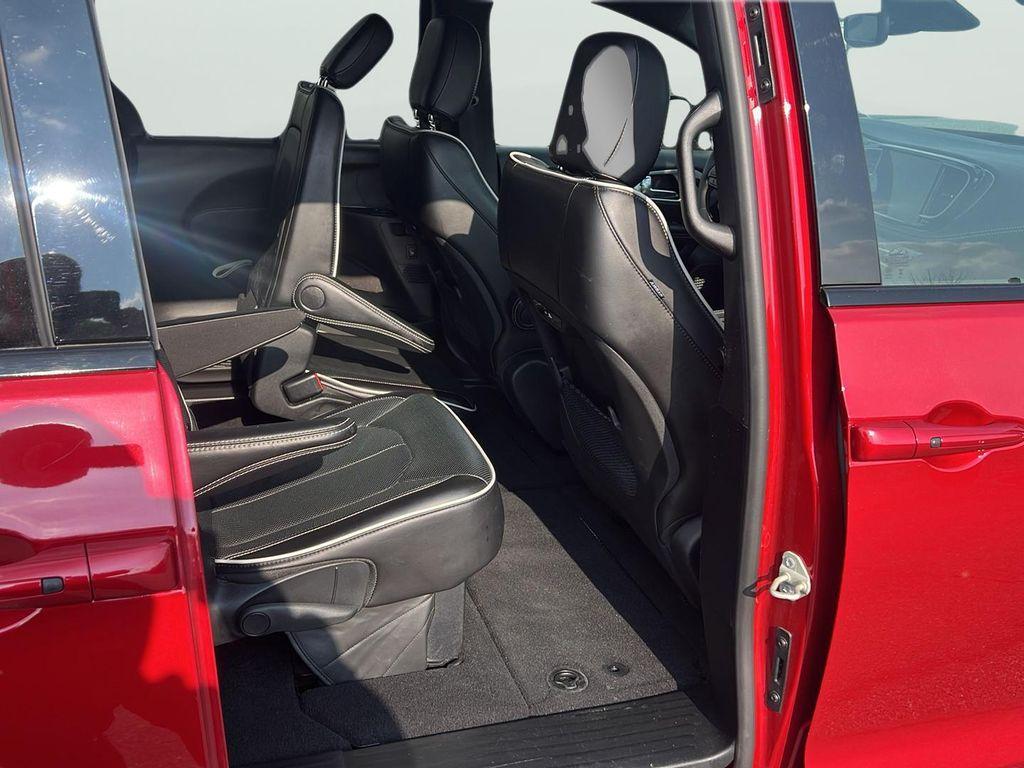 used 2025 Chrysler Pacifica car, priced at $35,500