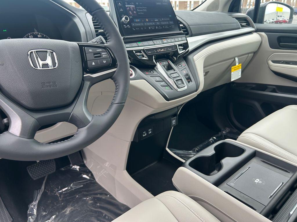 new 2026 Honda Odyssey car, priced at $44,290