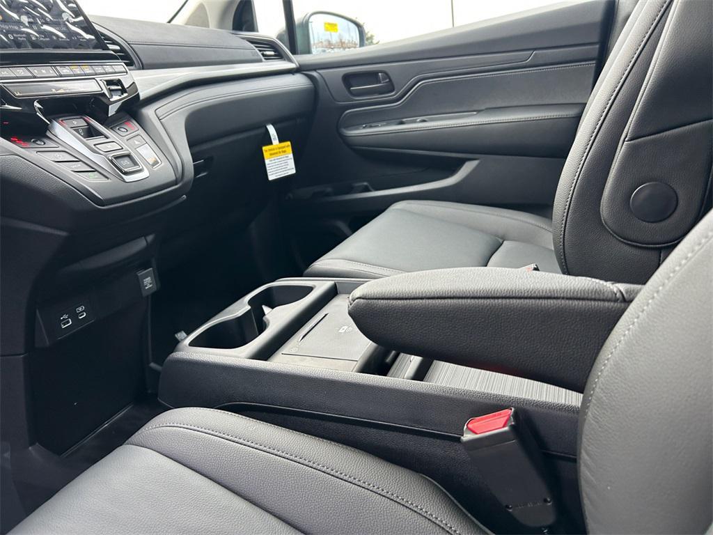 new 2026 Honda Odyssey car, priced at $44,290
