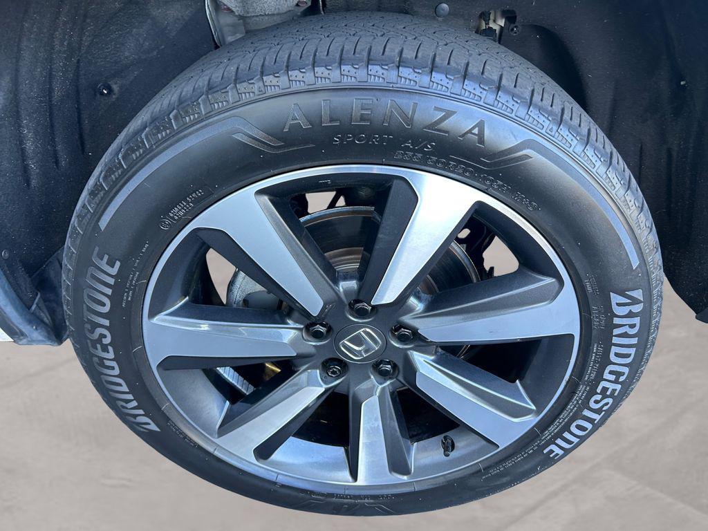 used 2023 Honda Pilot car, priced at $42,979