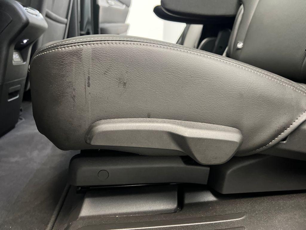 used 2025 Cadillac XT6 car, priced at $40,689