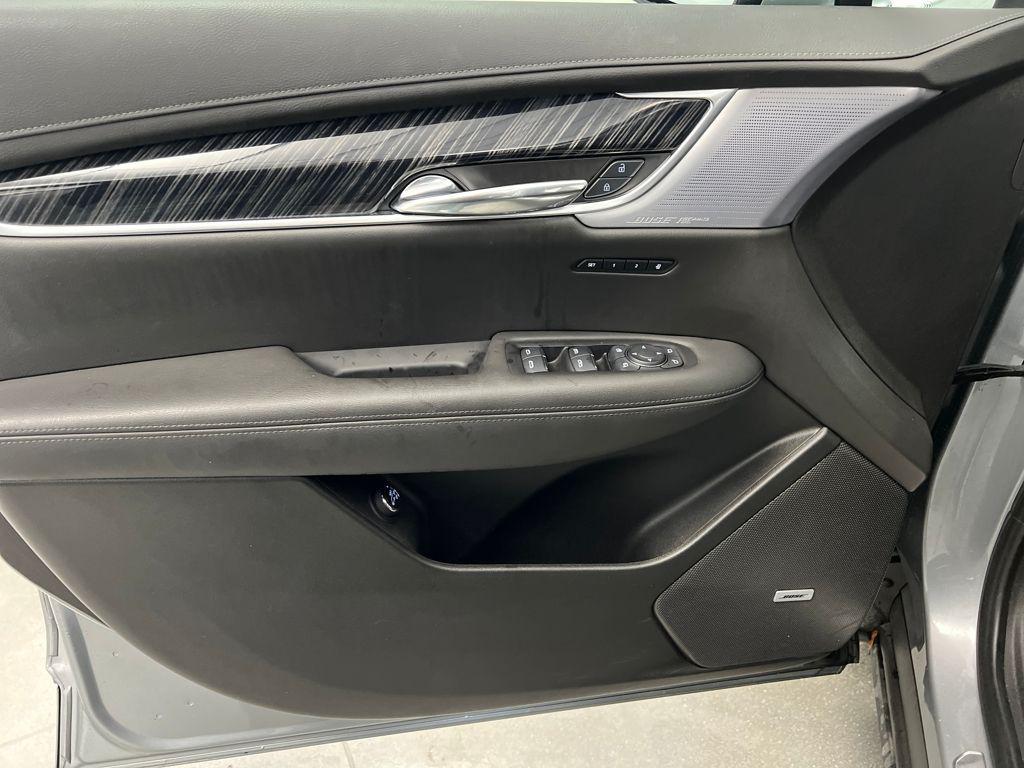 used 2025 Cadillac XT6 car, priced at $40,689