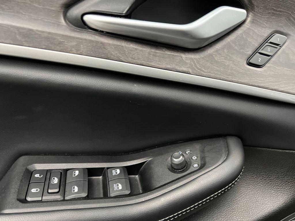 used 2024 Jeep Grand Cherokee L car, priced at $31,970