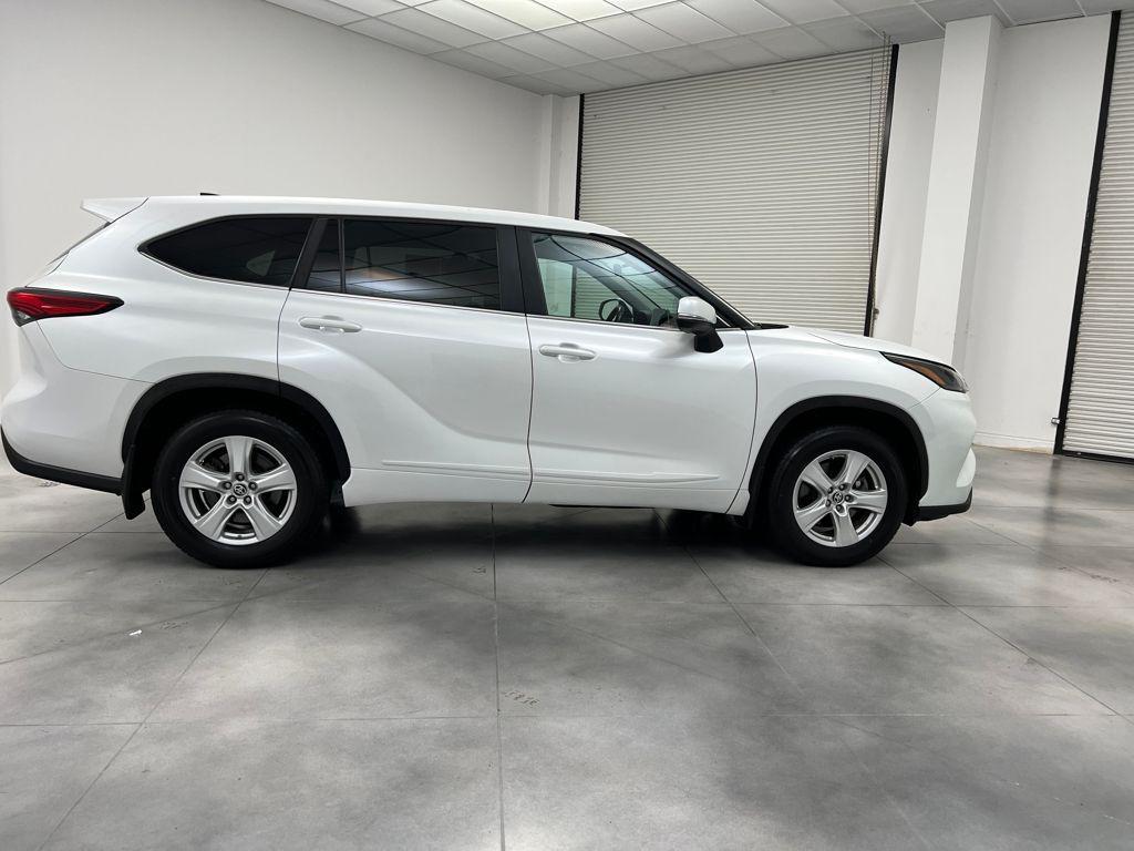 2023 Wind Chill Pearl Toyota Highlander