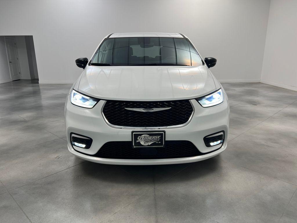 used 2024 Chrysler Pacifica car, priced at $31,389