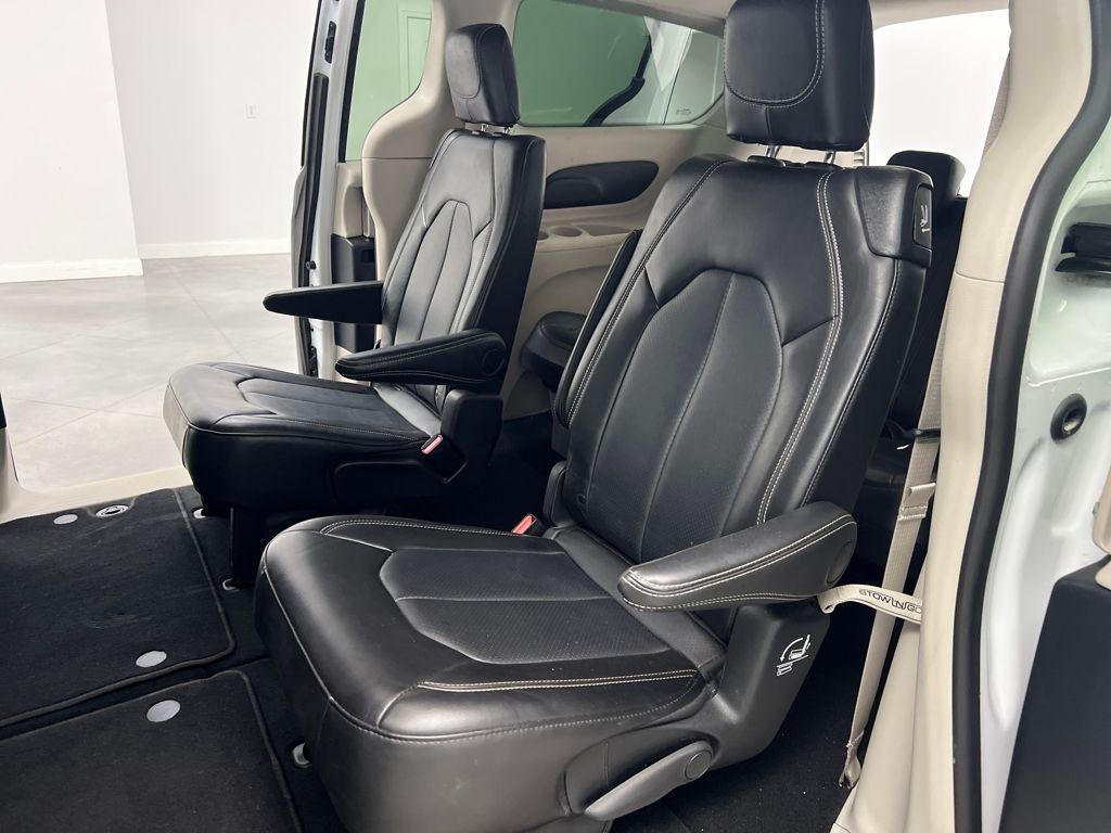 used 2024 Chrysler Pacifica car, priced at $31,389