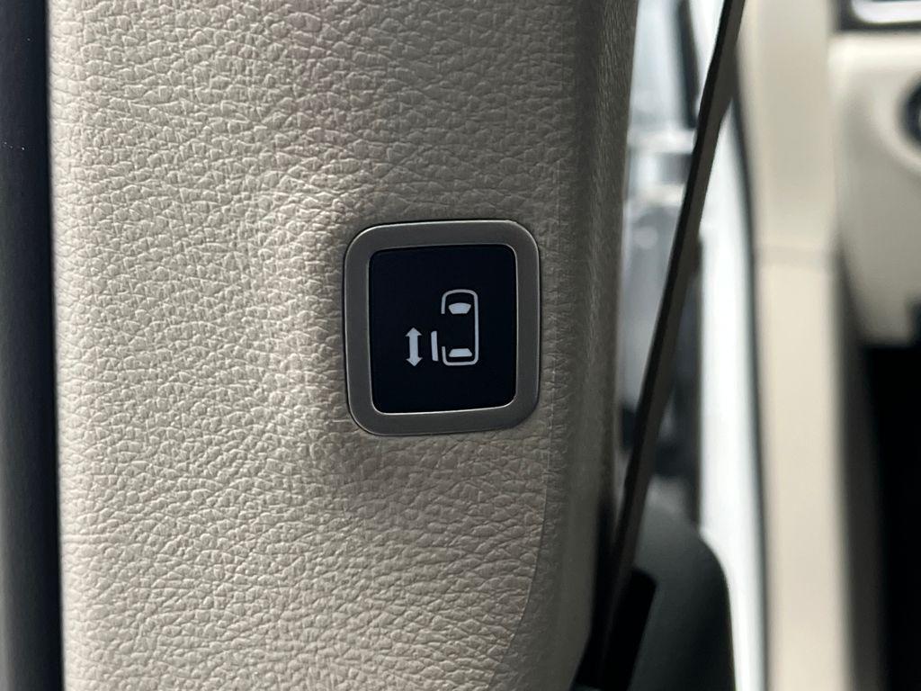 used 2024 Chrysler Pacifica car, priced at $31,389