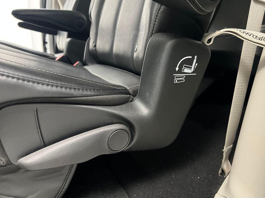 used 2024 Chrysler Pacifica car, priced at $31,389