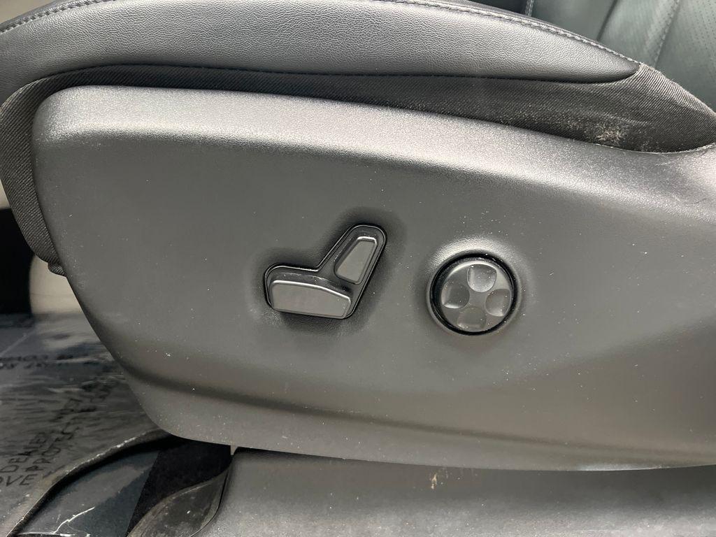 used 2024 Chrysler Pacifica car, priced at $31,389