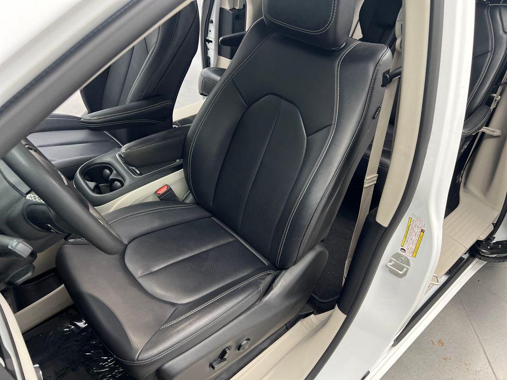 used 2024 Chrysler Pacifica car, priced at $31,389