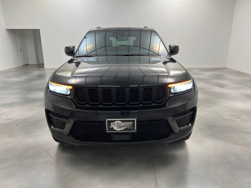 used 2024 Jeep Grand Cherokee car, priced at $28,797