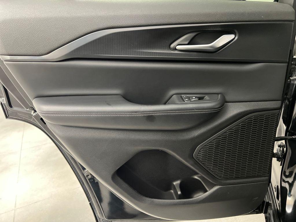 used 2024 Jeep Grand Cherokee car, priced at $28,797