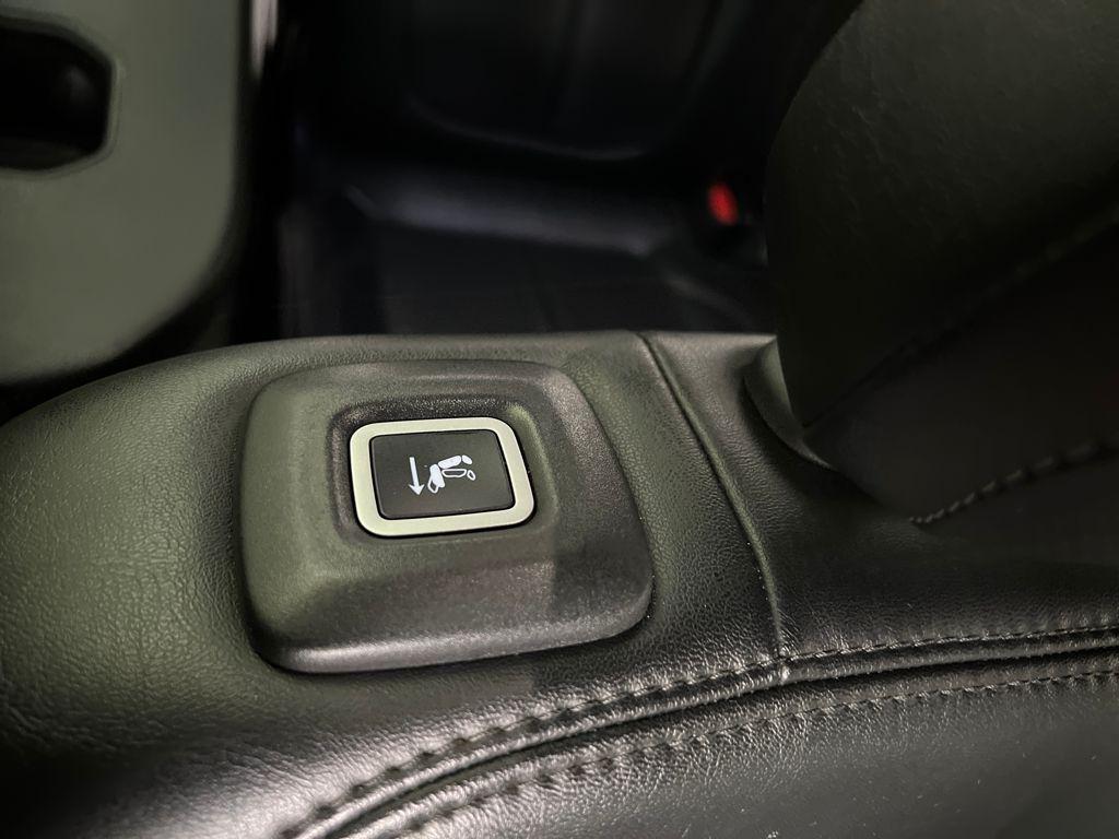 used 2024 Jeep Wagoneer L car, priced at $37,989