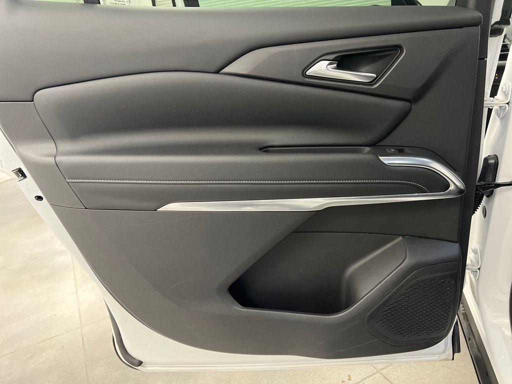 used 2024 Chevrolet Traverse car, priced at $33,790