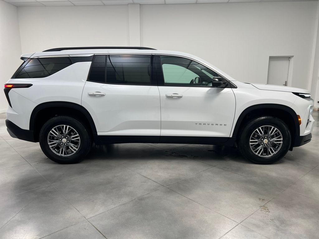 used 2024 Chevrolet Traverse car, priced at $33,790