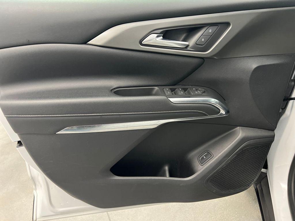 used 2024 Chevrolet Traverse car, priced at $33,790