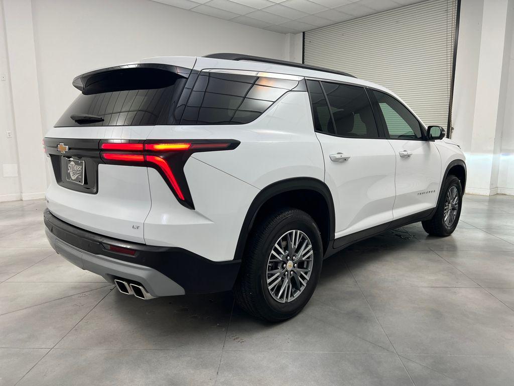 used 2024 Chevrolet Traverse car, priced at $33,790